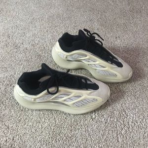 Adidas Yeezy 700V3, mens 9, white/cream & black